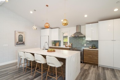 Transparent Pricing! Fully renovated from foundation to roof - photo 17