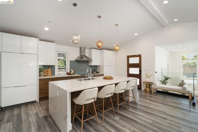 Transparent Pricing! Fully renovated from foundation to roof - photo 21