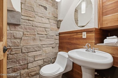 2 magnificent, medieval-style castles are now on the market - photo 27