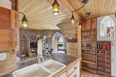 2 magnificent, medieval-style castles are now on the market - photo 42