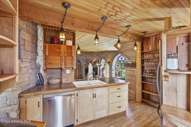 2 magnificent, medieval-style castles are now on the market - photo 44
