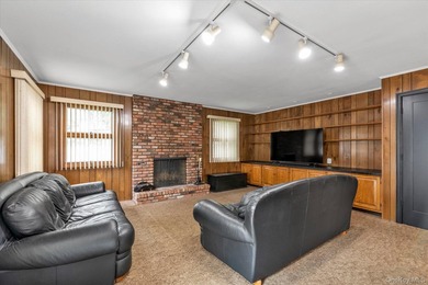 Warm and inviting Colonial offering oversized rooms, 3 bedrooms - photo 12