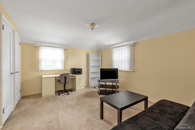 Warm and inviting Colonial offering oversized rooms, 3 bedrooms - photo 15