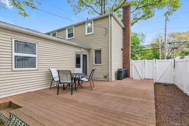 Warm and inviting Colonial offering oversized rooms, 3 bedrooms - photo 19