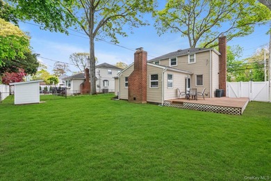 Warm and inviting Colonial offering oversized rooms, 3 bedrooms - photo 20