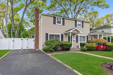 Warm and inviting Colonial offering oversized rooms, 3 bedrooms - photo 23