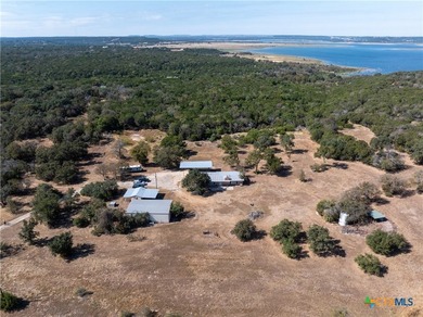Secluded at Salado's western edge, this lakeside property is a - photo 2