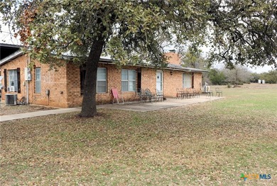 Secluded at Salado's western edge, this lakeside property is a - photo 4