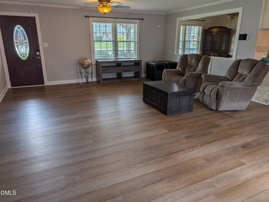 At almost 2,700 sq. ft, this large BEAUTIFULLY REMODELED - photo 14