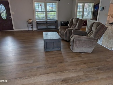 At almost 2,700 sq. ft, this large BEAUTIFULLY REMODELED - photo 15