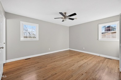 At almost 2,700 sq. ft, this large BEAUTIFULLY REMODELED - photo 21
