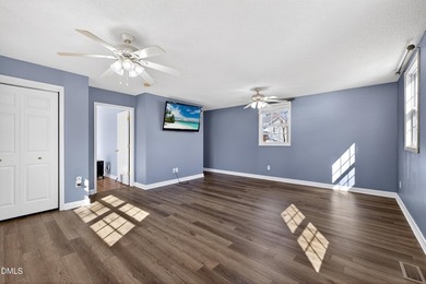 At almost 2,700 sq. ft, this large BEAUTIFULLY REMODELED - photo 26