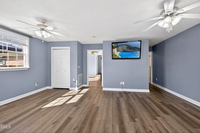 At almost 2,700 sq. ft, this large BEAUTIFULLY REMODELED - photo 27