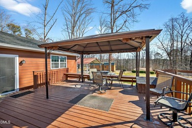 At almost 2,700 sq. ft, this large BEAUTIFULLY REMODELED - photo 32