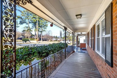 At almost 2,700 sq. ft, this large BEAUTIFULLY REMODELED - photo 42