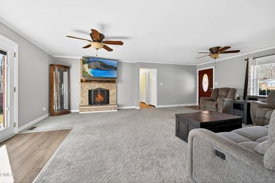 At almost 2,700 sq. ft, this large BEAUTIFULLY REMODELED - photo 43