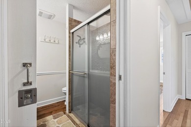 At almost 2,700 sq. ft, this large BEAUTIFULLY REMODELED - photo 46