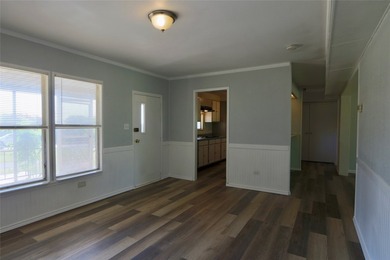 GREAT INVESTMENT OPPORTUNITY! This recently repainted 3-bedroom - photo 11