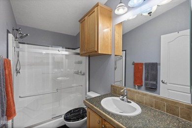 Please take a look at this beautifully maintained 2007 mfg home - photo 16