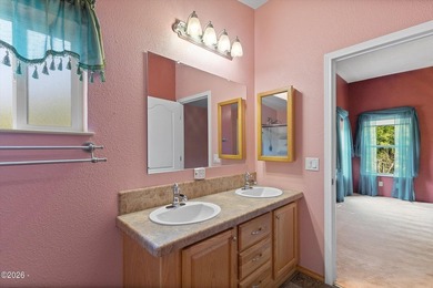 Please take a look at this beautifully maintained 2007 mfg home - photo 24