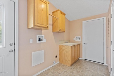 Please take a look at this beautifully maintained 2007 mfg home - photo 29