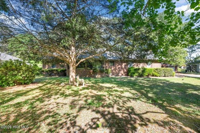 Tucked away on a quiet cul de sac just minutes from downtown New - photo 3