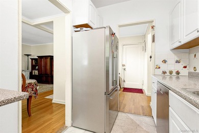 Expansive 1 bedroom with a great layout and potential of a JR4 - photo 15
