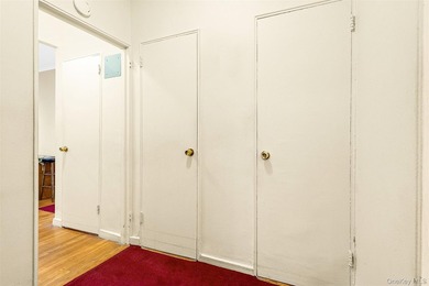 Expansive 1 bedroom with a great layout and potential of a JR4 - photo 16