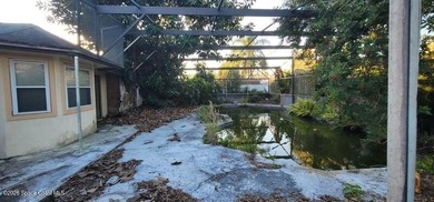 Beautiful 4/2 home with enclosed pool, open floor plan, vaulted - photo 21