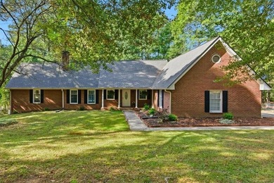 (private lake, pond, creek) Home For Sale in Sharpsburg Georgia