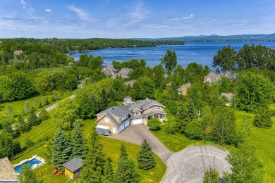 Lake Home For Sale in Lac-Brome, 