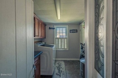 Welcome to this beautifully updated 3-bedroom, 2-bathroom - photo 12