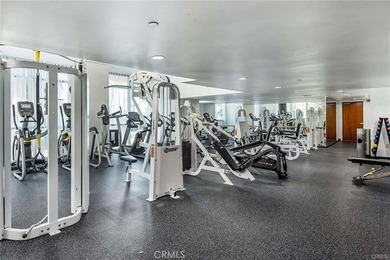 Stunning 15th floor with amazing city lights and mountain views - photo 26