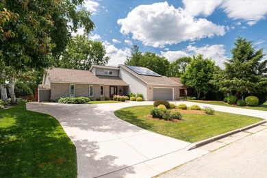 Mississippi River Home For Sale in La Crosse Wisconsin
