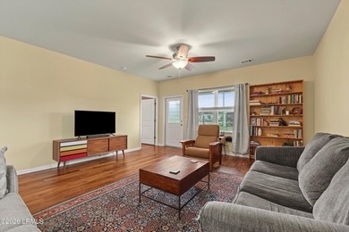 Fantastic, well-kept home on a desirable corner lot! Spacious - photo 11