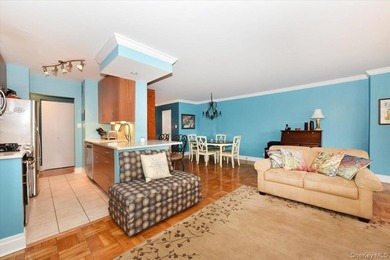 Resort-style living awaits at the luxury WaterEdge Towers! - photo 14
