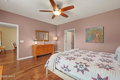 Fantastic, well-kept home on a desirable corner lot! Spacious - photo 16