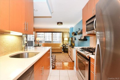 Resort-style living awaits at the luxury WaterEdge Towers! - photo 18