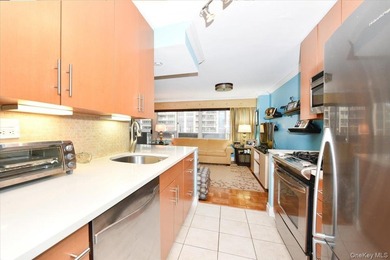 Resort-style living awaits at the luxury WaterEdge Towers! - photo 19