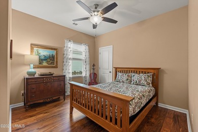 Fantastic, well-kept home on a desirable corner lot! Spacious - photo 21
