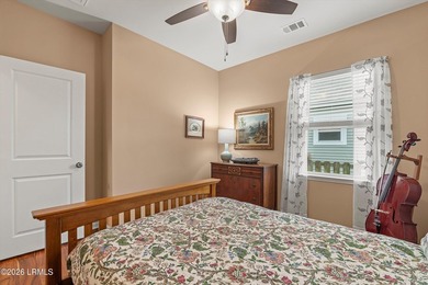 Fantastic, well-kept home on a desirable corner lot! Spacious - photo 22