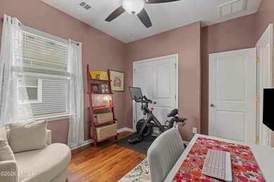 Fantastic, well-kept home on a desirable corner lot! Spacious - photo 25