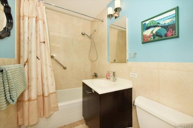 Resort-style living awaits at the luxury WaterEdge Towers! - photo 27