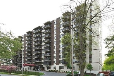 (private lake, pond, coastal) Home Sale Pending in Poughkeepsie New York