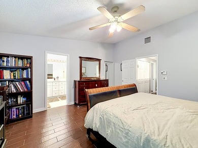 Beautifully updated 3-bedroom, 2.5-bath partial lake view - photo 28