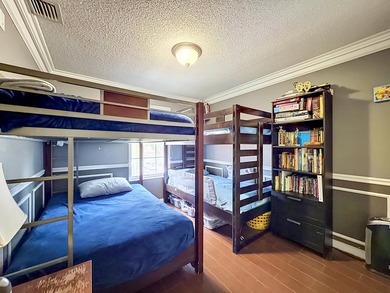 Beautifully updated 3-bedroom, 2.5-bath partial lake view - photo 40
