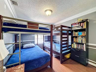 Beautifully updated 3-bedroom, 2.5-bath partial lake view - photo 41