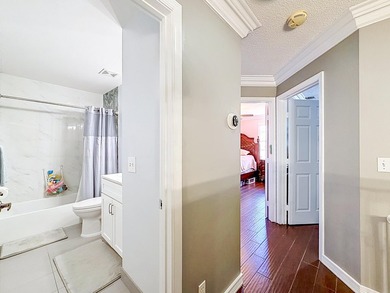 Beautifully updated 3-bedroom, 2.5-bath partial lake view - photo 44