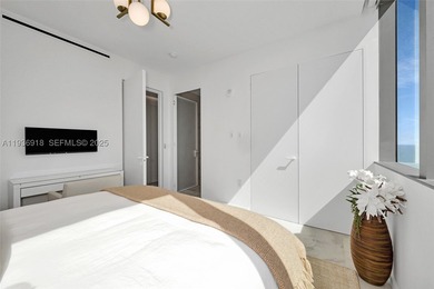 Seller motivated, Turnkey residence, South East corner on the - photo 29