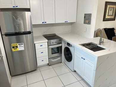 2 bedroom 1 bath. No age restrictions. 0.25 miles to the beach - photo 1